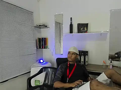 xxKamadevaxx online show from May 29, 12:36 pm