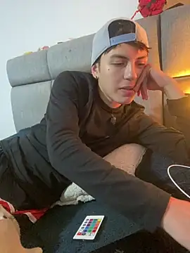 NaytonFreeman online show from February 5, 12:10 pm