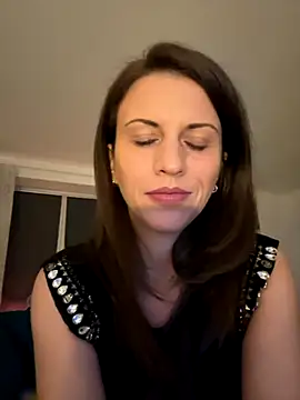 Snapshot of ScarlettNoirr chatting on November 19, 8:42 pm ScarlettNoirr online show from November 19, 8:42 pm