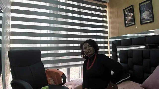 Snapshot of sheyla__ebony chatting on November 10, 7:46 pm sheyla ebony online show from November 10, 7:46 pm