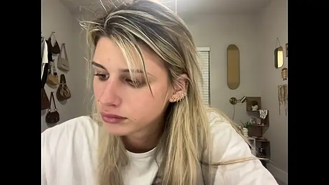 Snapshot of AnnGrayson chatting on November 6, 2:45 am AnnGrayson online show from November 6, 2:45 am