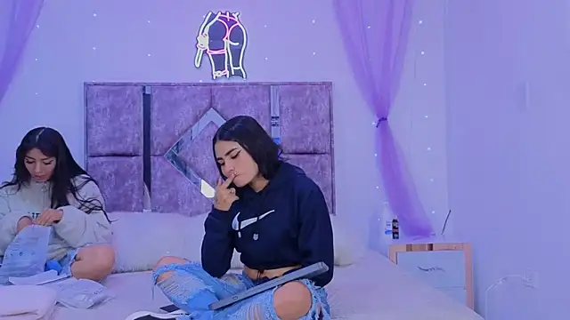 Snapshot of danilu_and_eva21 chatting on October 16, 8:21 pm danilu and eva21 online show from October 16, 8:21 pm