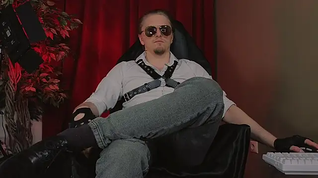 Vincent Hardman online show from March 31, 8:20 pm