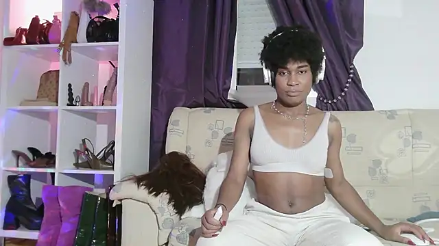 Snapshot of Afrikaisy_big21dx chatting on December 17, 9:43 pm Afrikaisy big21dx online show from December 17, 9:43 pm