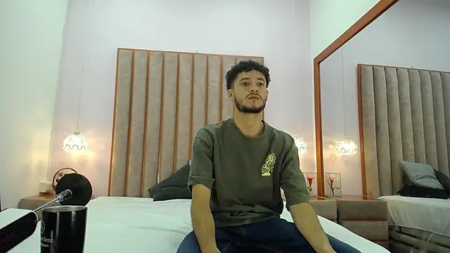 Snapshot of EthanCollen chatting on October 19, 11:05 pm EthanCollen online show from October 19, 11:05 pm