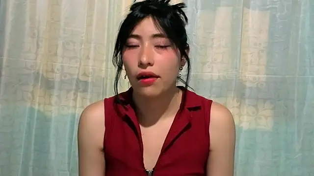 Sullyoonn online show from November 4, 11:59 pm