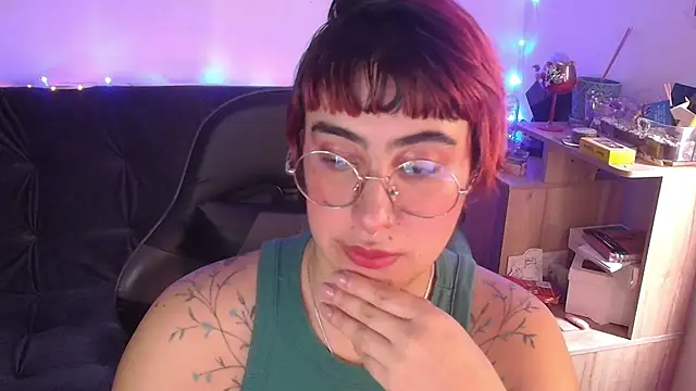 Miacatsito3 online show from April 3, 7:45 pm