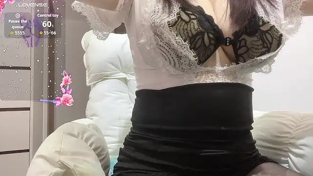 janequeen online show from April 17, 3:04 pm