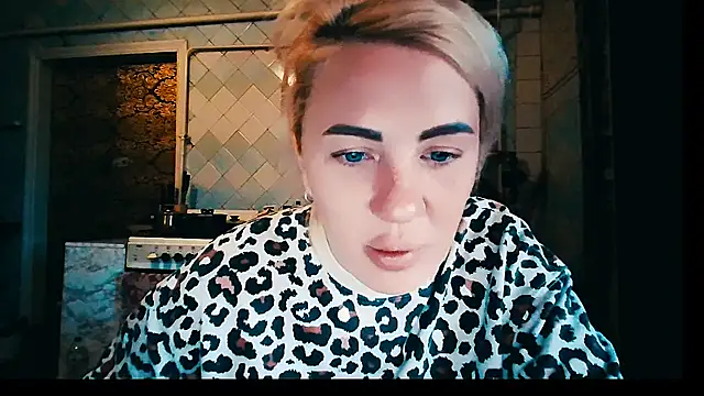 EmmaCat  online show from January 18, 10:19 am