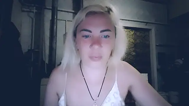 Snapshot of EmmaCat_ chatting on May 10, 3:01 am EmmaCat online show from May 10, 3:01 am