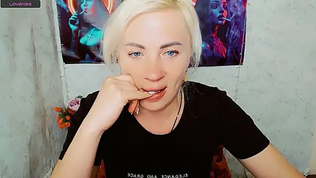 Snapshot of EmmaCat_ chatting on May 26, 7:59 am EmmaCat online show from May 26, 7:59 am