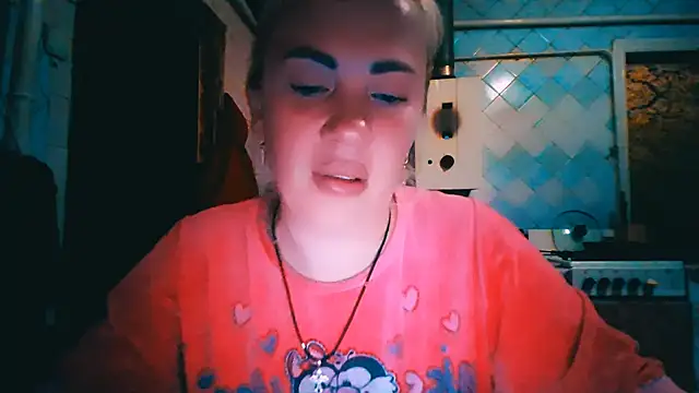 Snapshot of EmmaCat_ chatting on June 18, 5:28 pm EmmaCat online show from June 18, 5:28 pm