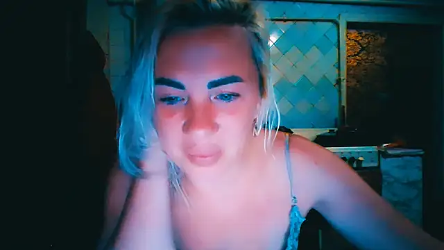 Snapshot of EmmaCat_ chatting on June 26, 6:45 pm EmmaCat online show from June 26, 6:45 pm