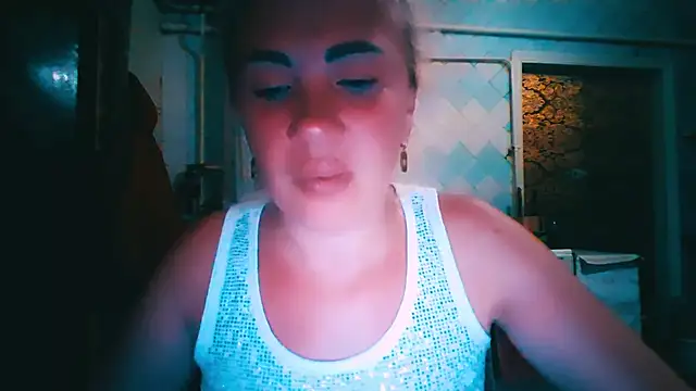 Snapshot of EmmaCat_ chatting on July 4, 5:30 pm EmmaCat online show from July 4, 5:30 pm