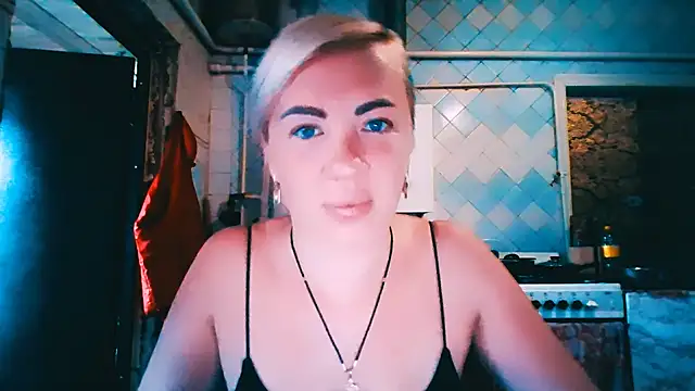 Snapshot of EmmaCat_ chatting on July 25, 5:05 am EmmaCat online show from July 25, 5:05 am