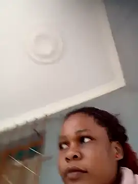 Snapshot of BlondieBitch chatting on October 18, 1:45 pm BlondieBitch online show from October 18, 1:45 pm