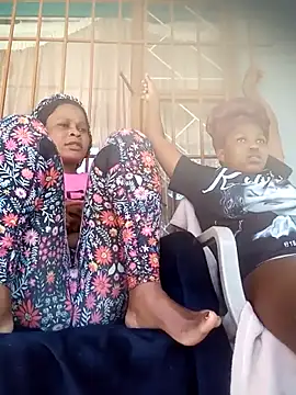 Snapshot of BlondieBitch chatting on October 28, 1:47 pm BlondieBitch online show from October 28, 1:47 pm