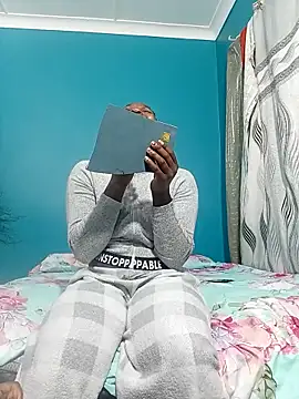 Snapshot of BlondieBitch chatting on November 16, 5:07 pm BlondieBitch online show from November 16, 5:07 pm