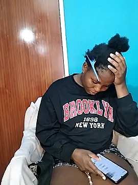 Snapshot of BlondieBitch chatting on November 28, 9:28 pm BlondieBitch online show from November 28, 9:28 pm