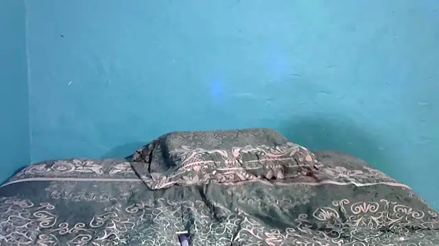 Snapshot of BlondieBitch chatting on December 3, 7:45 pm BlondieBitch online show from December 3, 7:45 pm