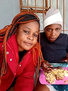 Snapshot of BlondieBitch chatting on December 14, 11:37 am BlondieBitch online show from December 14, 11:37 am