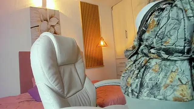 Snapshot of KoraRousee chatting on September 13, 1:00 pm KoraRousee online show from September 13, 1:00 pm