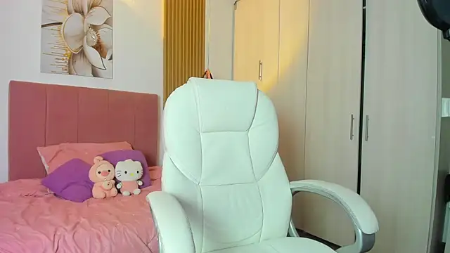 Snapshot of KoraRousee chatting on September 15, 1:00 pm KoraRousee online show from September 15, 1:00 pm