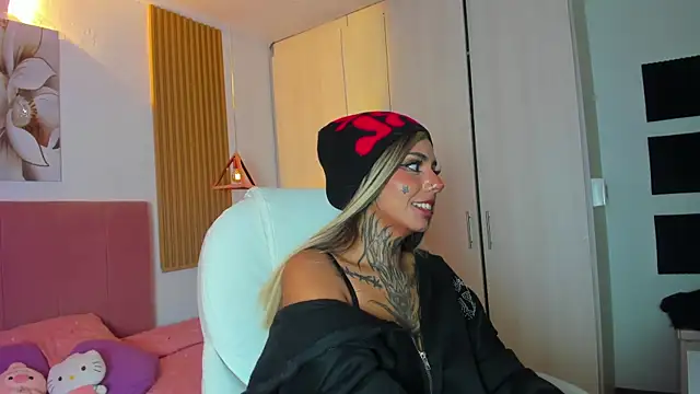 Snapshot of KoraRousee chatting on September 16, 3:13 pm KoraRousee online show from September 16, 3:13 pm