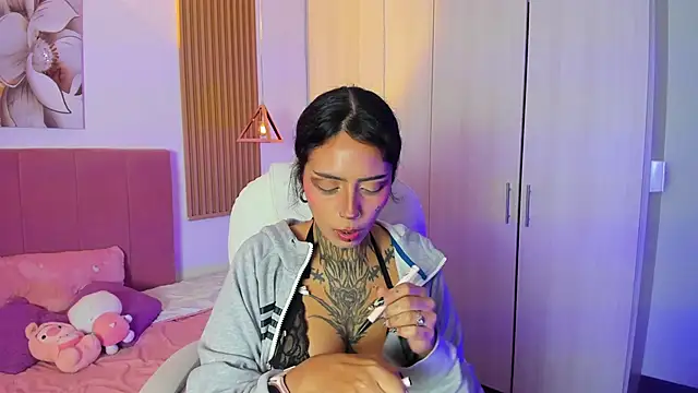 Snapshot of KoraRousee chatting on September 27, 1:05 pm KoraRousee online show from September 27, 1:05 pm