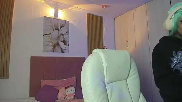 Snapshot of KoraRousee chatting on October 2, 12:56 pm KoraRousee online show from October 2, 12:56 pm