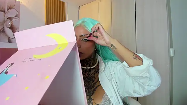 Snapshot of KoraRousee chatting on October 3, 1:19 pm KoraRousee online show from October 3, 1:19 pm