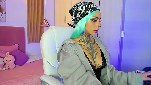 Snapshot of KoraRousee chatting on October 6, 1:30 pm KoraRousee online show from October 6, 1:30 pm