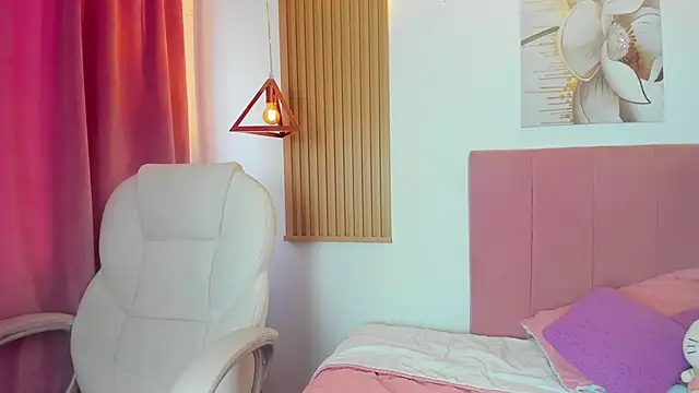 Snapshot of KoraRousee chatting on October 10, 12:59 pm KoraRousee online show from October 10, 12:59 pm