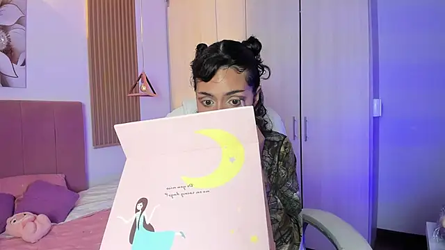 Snapshot of KoraRousee chatting on October 14, 1:45 pm KoraRousee online show from October 14, 1:45 pm