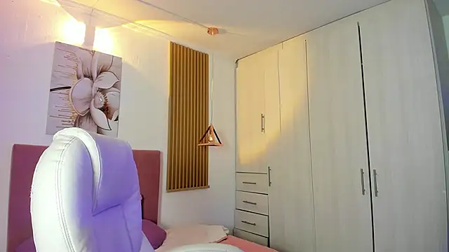 Snapshot of KoraRousee chatting on October 16, 1:12 pm KoraRousee online show from October 16, 1:12 pm