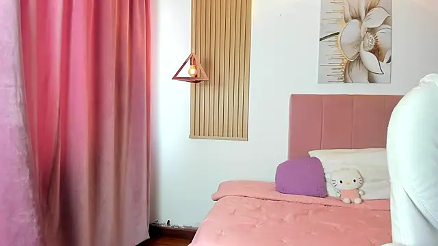 Snapshot of KoraRousee chatting on October 20, 1:22 pm KoraRousee online show from October 20, 1:22 pm