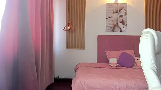 Snapshot of KoraRousee chatting on October 21, 1:01 pm KoraRousee online show from October 21, 1:01 pm