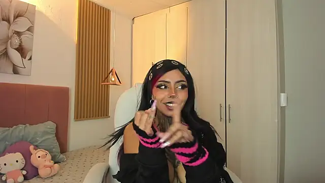 Snapshot of KoraRousee chatting on October 28, 1:47 pm KoraRousee online show from October 28, 1:47 pm