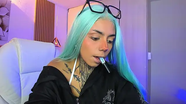 Snapshot of KoraRousee chatting on October 30, 1:23 pm KoraRousee online show from October 30, 1:23 pm