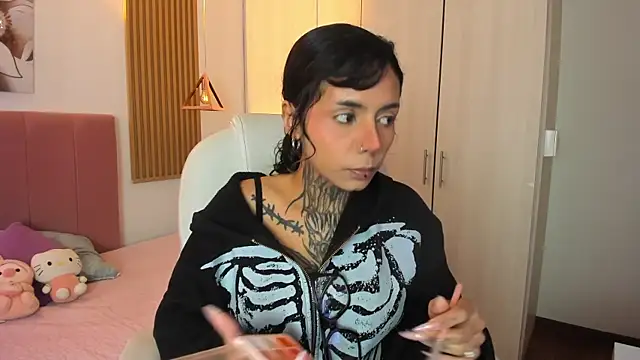 Snapshot of KoraRousee chatting on November 3, 1:23 pm KoraRousee online show from November 3, 1:23 pm