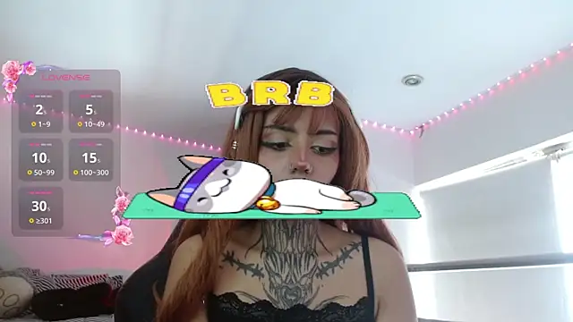 Snapshot of KoraRousee chatting on November 9, 2:04 pm KoraRousee online show from November 9, 2:04 pm