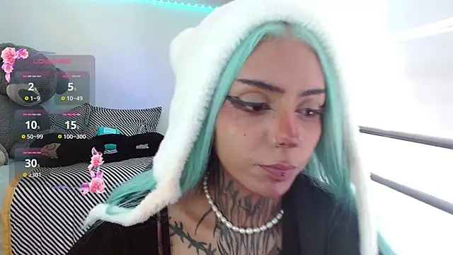 Snapshot of KoraRousee chatting on November 18, 2:43 pm KoraRousee online show from November 18, 2:43 pm