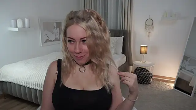 Snapshot of sandraa_cole chatting on October 8, 1:31 pm sandraa cole online show from October 8, 1:31 pm