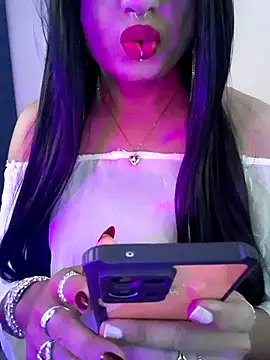 Cutie-Whiskey1 online show from November 27, 9:00 am