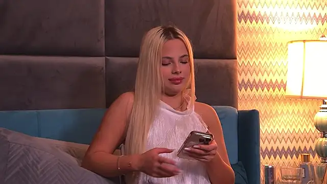 YssabelFox online show from October 12, 3:16 am