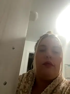 Snapshot of curvymilf2000 chatting on October 5, 7:34 pm curvymilf2000 online show from October 5, 7:34 pm