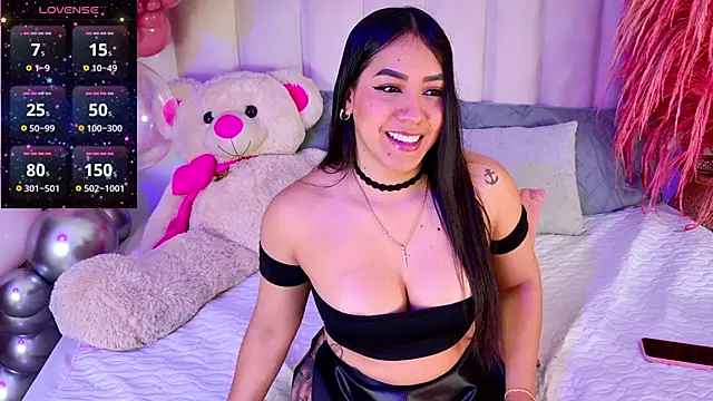 Snapshot of sofiawalker chatting on October 31, 4:41 pm sofiawalker online show from October 31, 4:41 pm