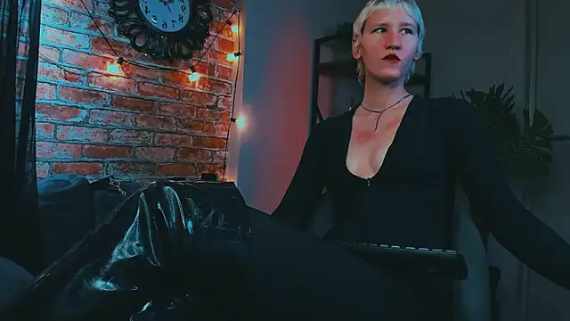Kim Waite online show from October 14, 1:45 pm