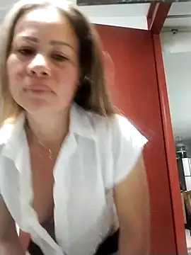 Snapshot of LaraCaliente chatting on September 23, 7:11 am LaraCaliente online show from September 23, 7:11 am