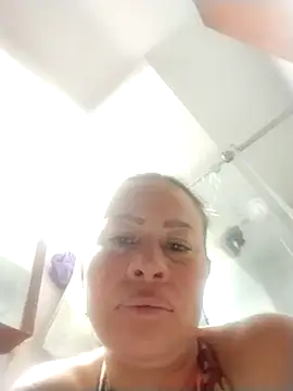 Snapshot of LaraCaliente chatting on October 1, 7:14 am LaraCaliente online show from October 1, 7:14 am